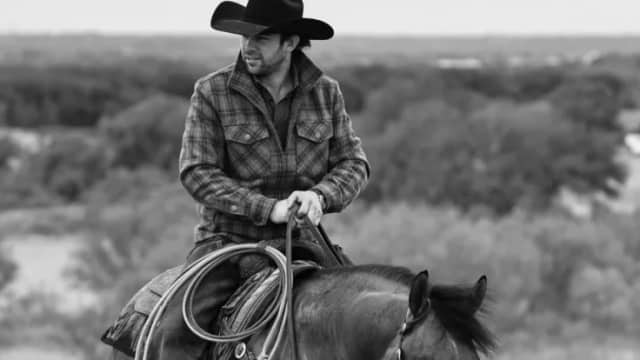 Adan Banuelos Biyografisi foto galeri 2
