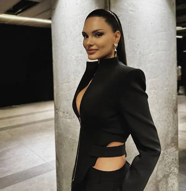 Almeda Abazi Sayışman Biyografisi foto galeri 2