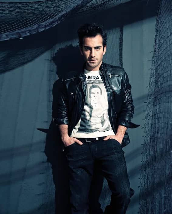 Buğra Gülsoy Biyografisi foto galeri 3