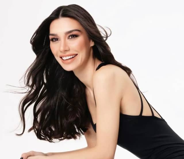 Burcu Kıratlı Biyografisi foto galeri 3