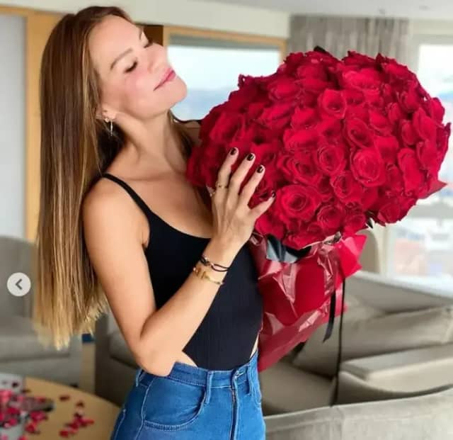 Burcu Şallı Biyografisi foto galeri 1