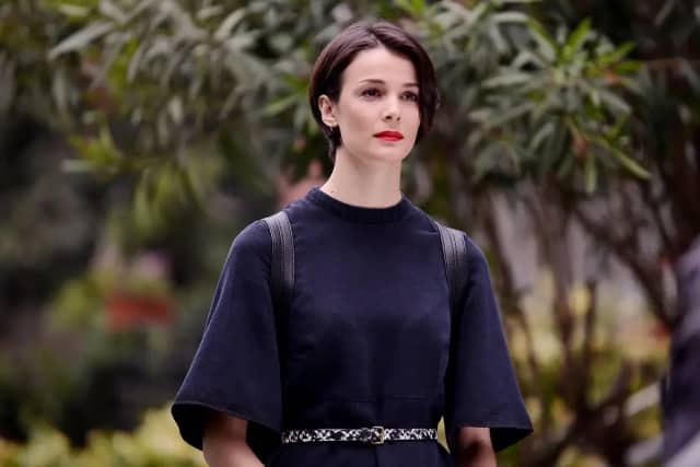 Büşra Develi Biyografisi foto galeri 1
