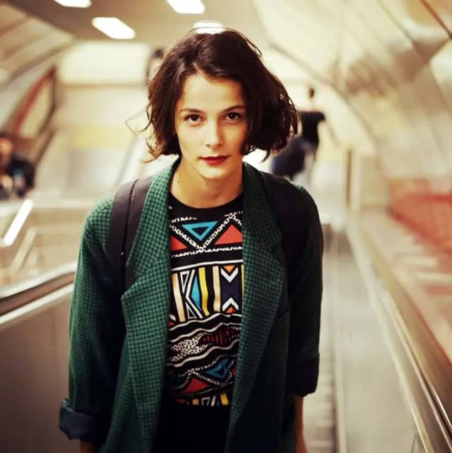Büşra Develi Biyografisi foto galeri 2