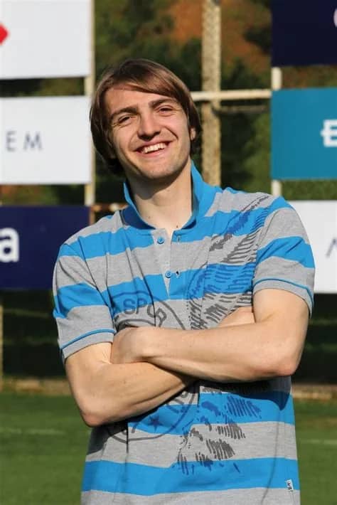 Caner Erkin Biyografisi foto galeri 5