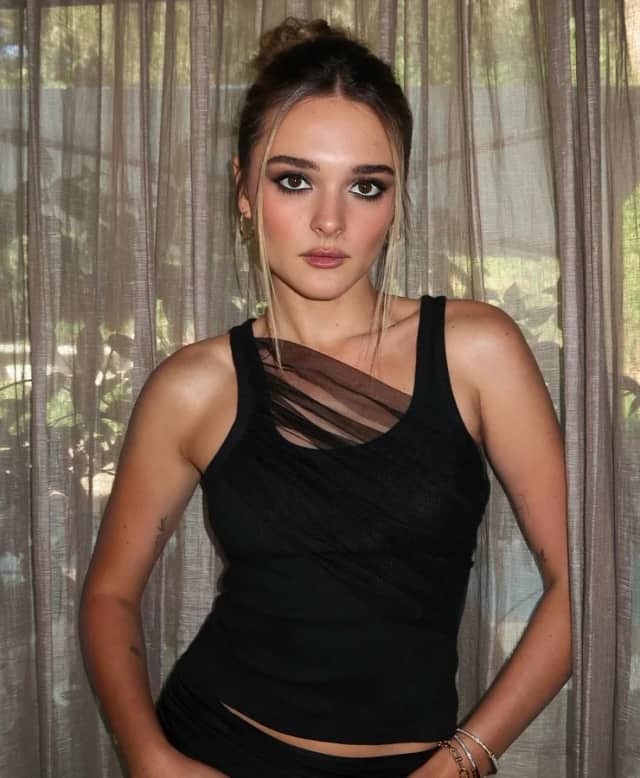 Charlotte Lawrence Biyografisi foto galeri 4
