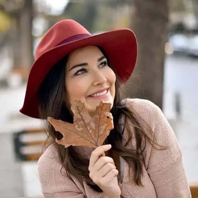 Defne Hatipoğlu Biyografisi foto galeri 4