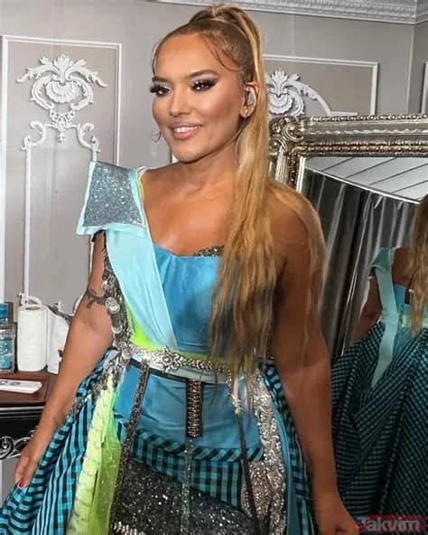Demet Akalın Biyografisi foto galeri 3
