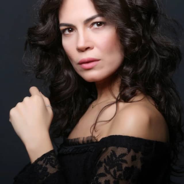 Demet Erdem Biyografisi foto galeri 3