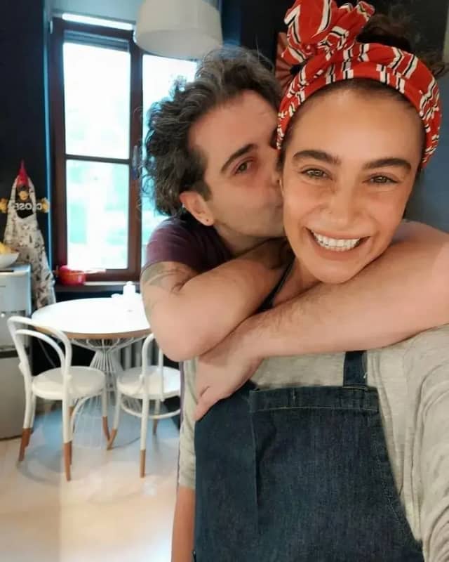 Deniz Mumcuoğlu Biyografisi foto galeri 1
