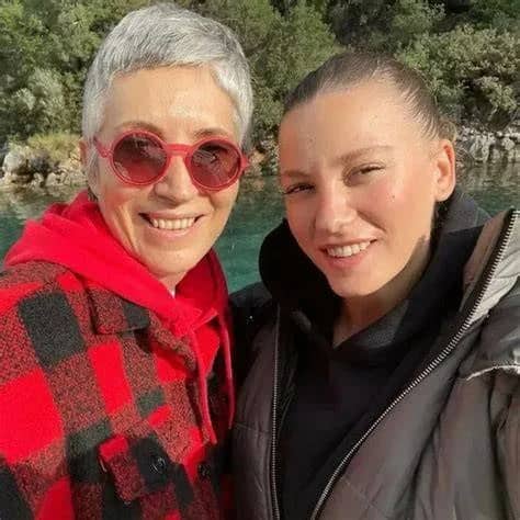 Derya Yakıştıran Biyografisi foto galeri 4