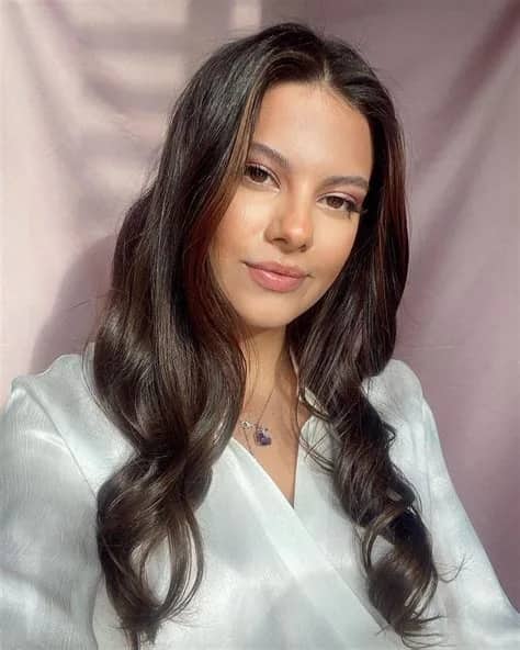 Dilara Korkmaz Biyografisi foto galeri 1