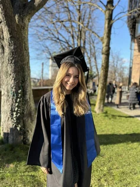 Ecem Ataç Biyografisi foto galeri 4