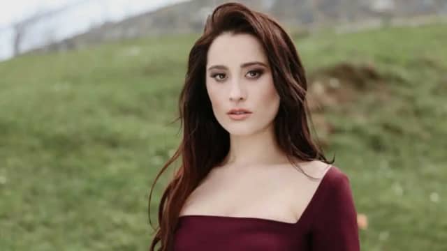 Elif Kaya Biyografisi foto galeri 3