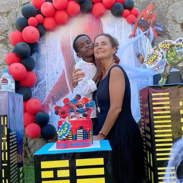 Esra Akkaya Biyografisi foto galeri 4