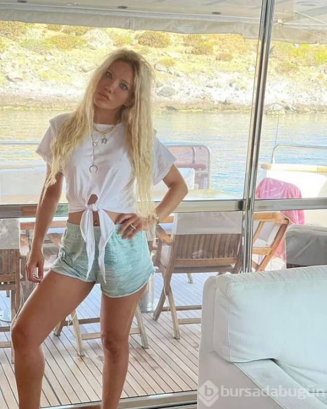 Esra Ersoy Biyografisi foto galeri 4