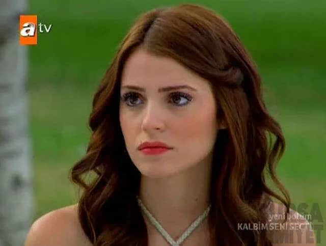Ezgi Eyüboğlu Biyografisi foto galeri 1