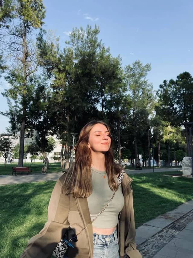 Gülce Akol Biyografisi foto galeri 1