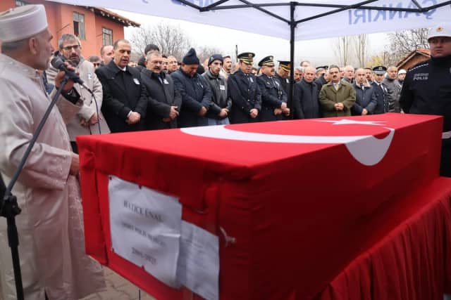 Hafize Ünal Biyografisi foto galeri 1
