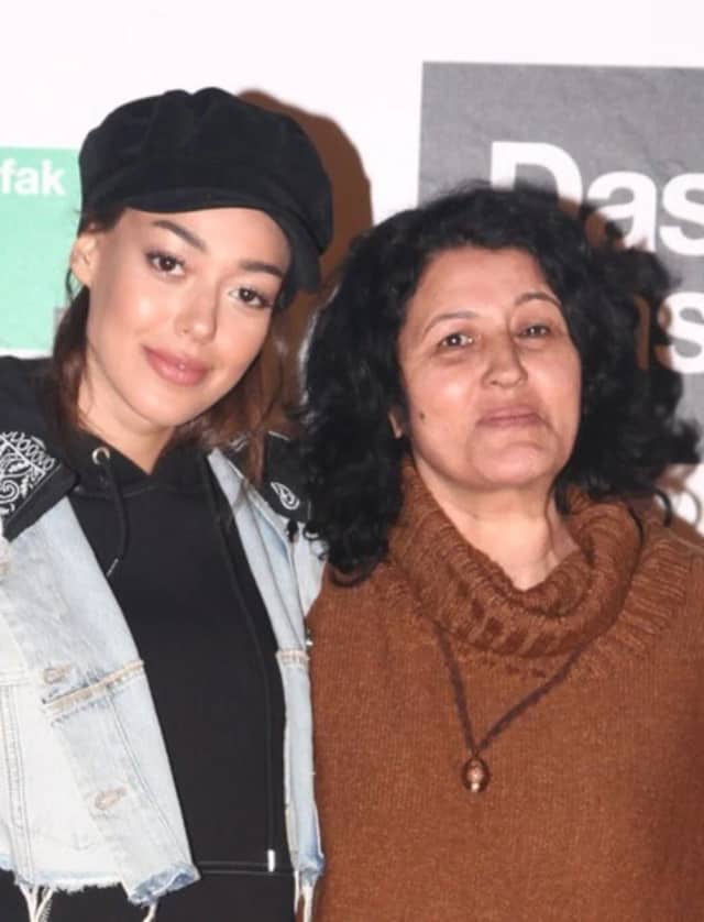 Hale Temizyürek Biyografisi foto galeri 2