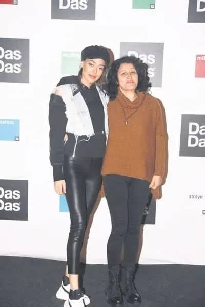 Hale Temizyürek Biyografisi foto galeri 3