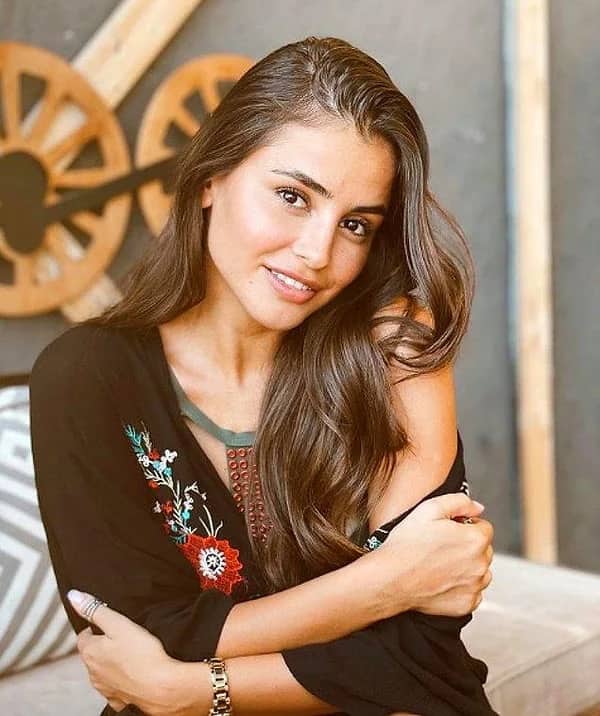 Hazal Çağlayan Biyografisi foto galeri 1
