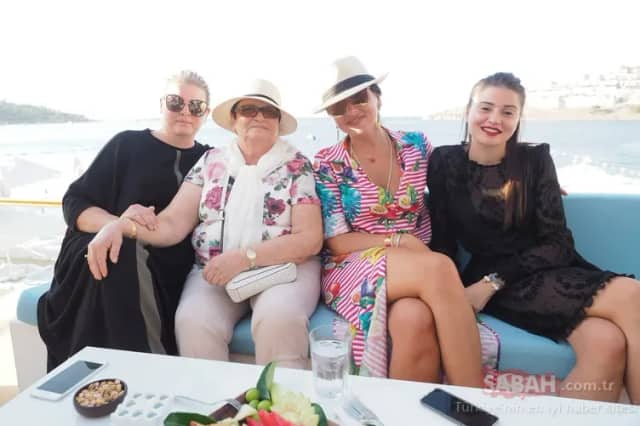 Hülya Açıkgöz Biyografisi foto galeri 5