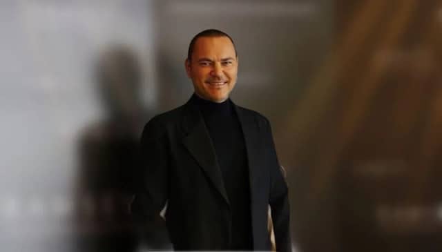 İzi Hekimoğlu Biyografisi foto galeri 1