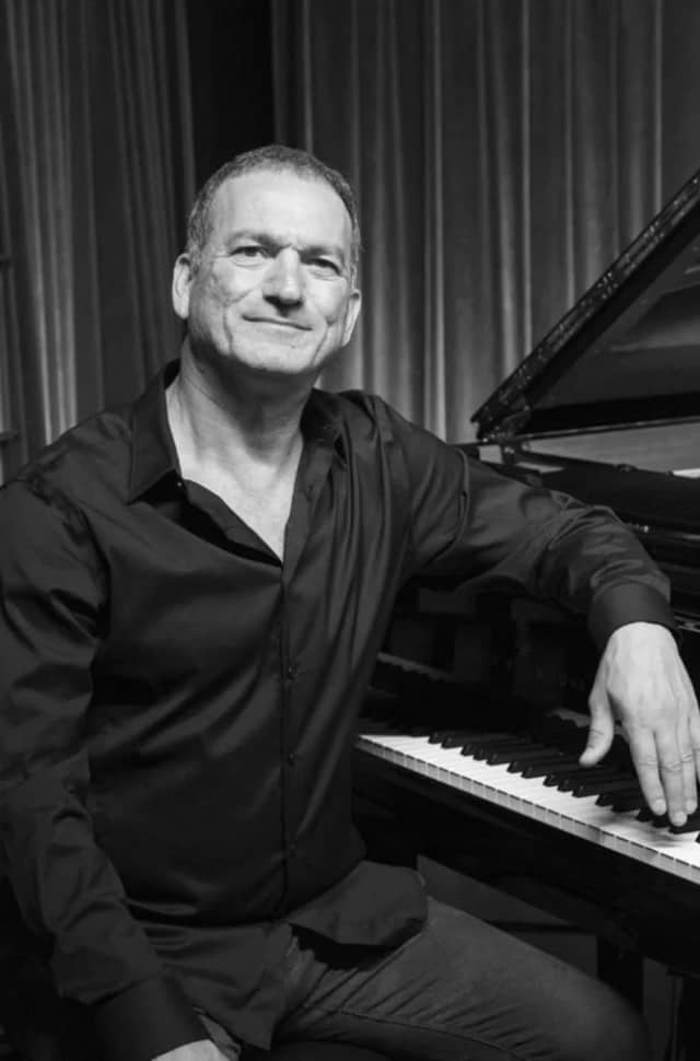 Kerem Görsev Biyografisi foto galeri 2