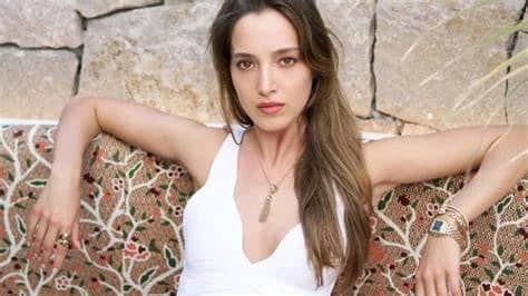 Lara Gürkaynak Biyografisi foto galeri 1