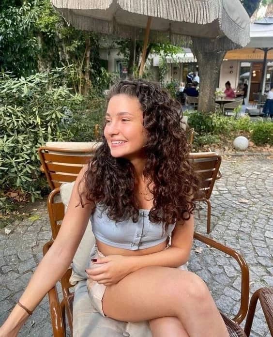 Melis Ebuzziya Biyografisi foto galeri 3
