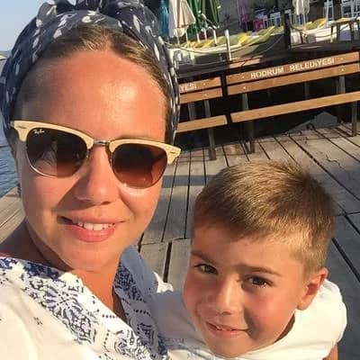 Melis Tüysüz Biyografisi foto galeri 2