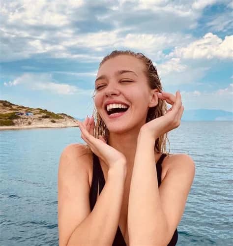Melisa Döngel Biyografisi foto galeri 2