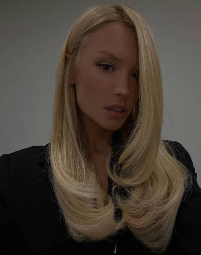 Mira Önal Biyografisi foto galeri 1