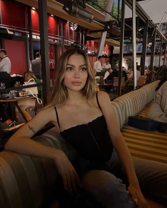 Öykü Berkan Biyografisi foto galeri 2