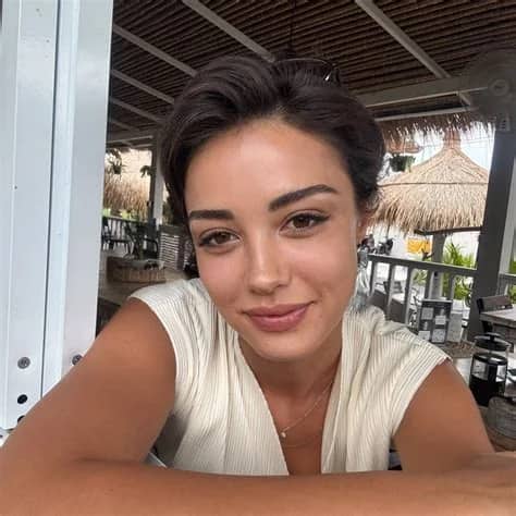 Sena Mengiroğlu Biyografisi foto galeri 4