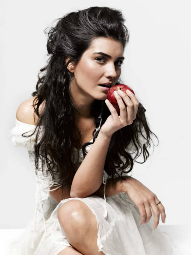 Tuba Büyüküstün Biyografisi foto galeri 4