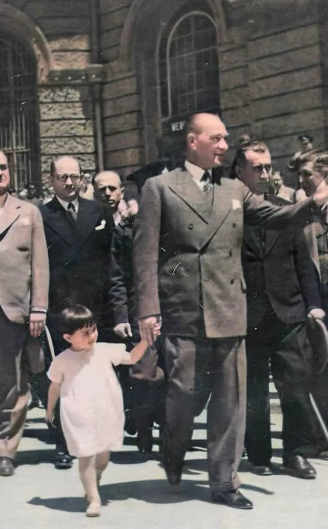 Ülkü Sertel Carfi Biyografisi foto galeri 1