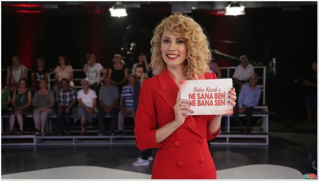Açelya Topaloğlu Biyografisi foto galeri 1