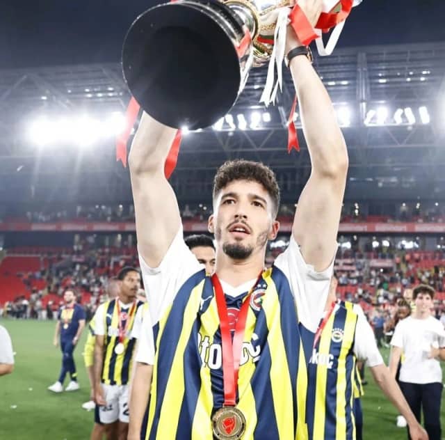 Altay Bayındır Biyografisi foto galeri 4