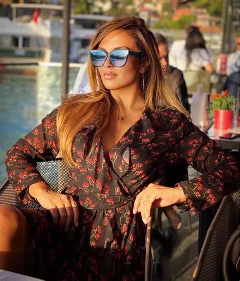 Aslı Hünel Biyografisi foto galeri 1