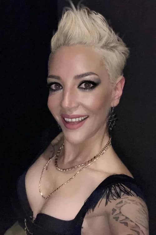Berna Öztürk Biyografisi foto galeri 1