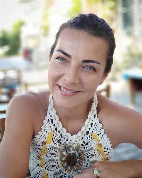 Burcu Kara Biyografisi foto galeri 4