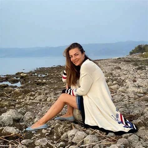 Burcu Kara Biyografisi foto galeri 5