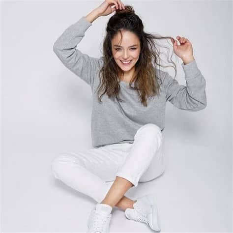 Buse Meral Biyografisi foto galeri 3