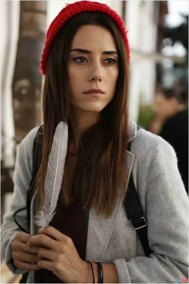 Cansu Dere Biyografisi foto galeri 2