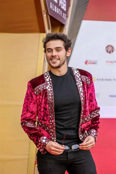 Cem Belevi Biyografisi foto galeri 1