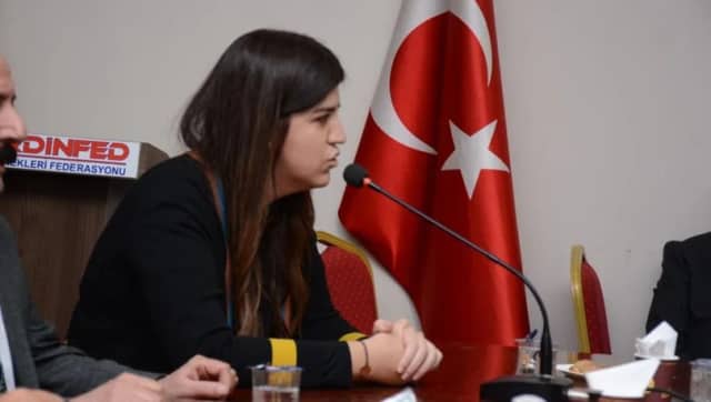 Derya Ayaydın Biyografisi foto galeri 1