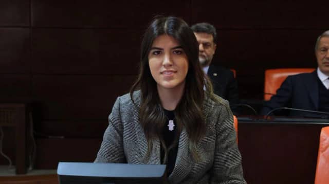 Derya Ayaydın Biyografisi foto galeri 3
