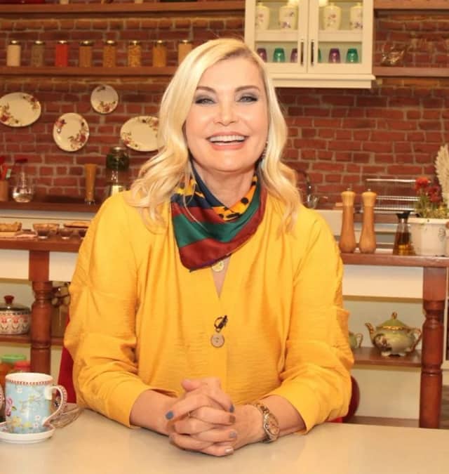 Derya Baykal Biyografisi foto galeri 1