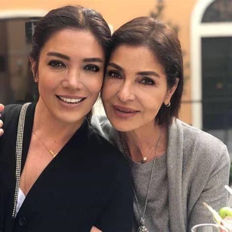 Derya Tuna Biyografisi foto galeri 1